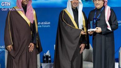 معالي ماجد بن عبدالله الحقيل وزير البلديات والإسكان يكرم السيد زهير بخيت الرئيس التنفيذي لشركة الثريا العمرانية